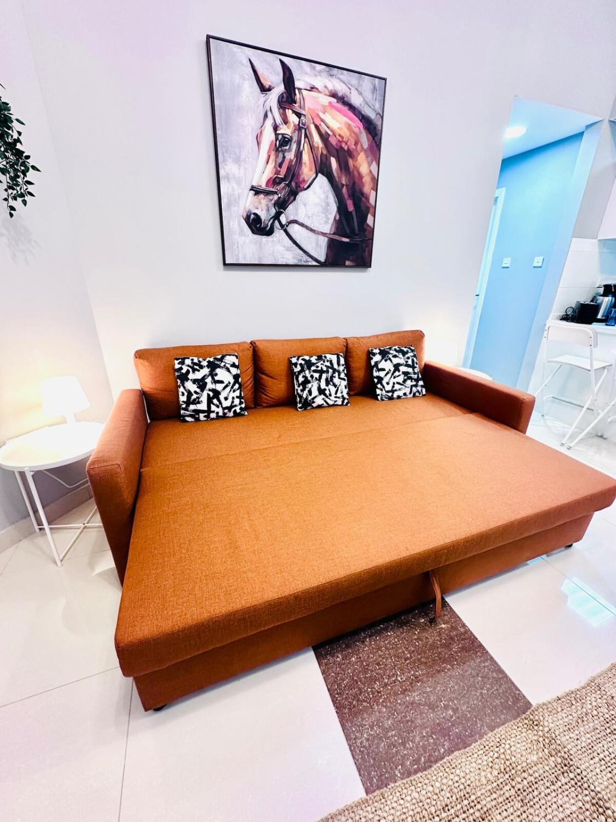Apartment Vibrant Marina Retreat! *
