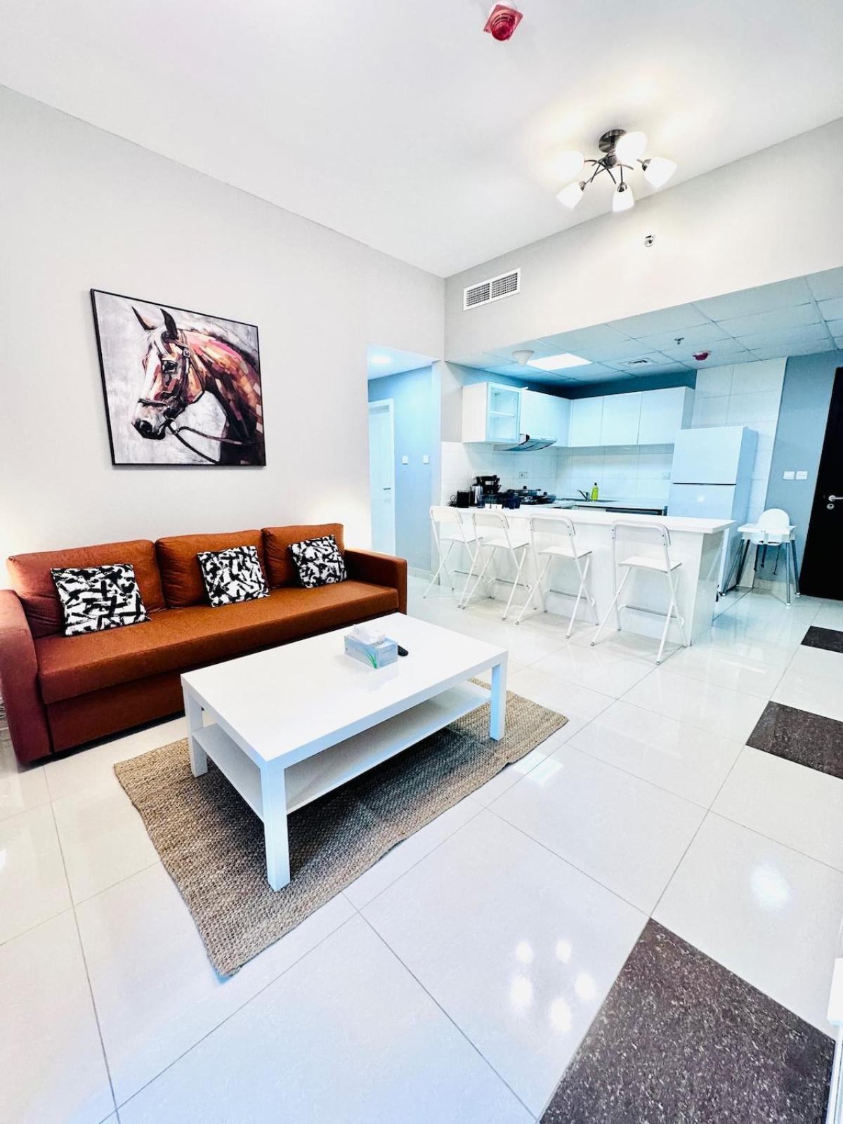 Apartment Vibrant Marina Retreat! Dubai