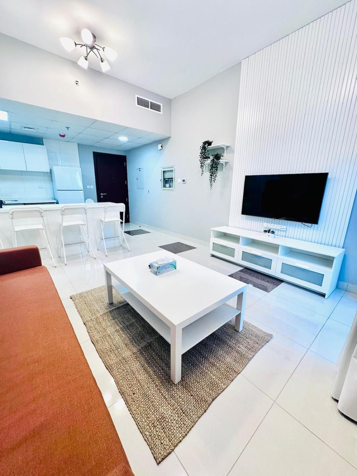 Apartment Vibrant Marina Retreat!